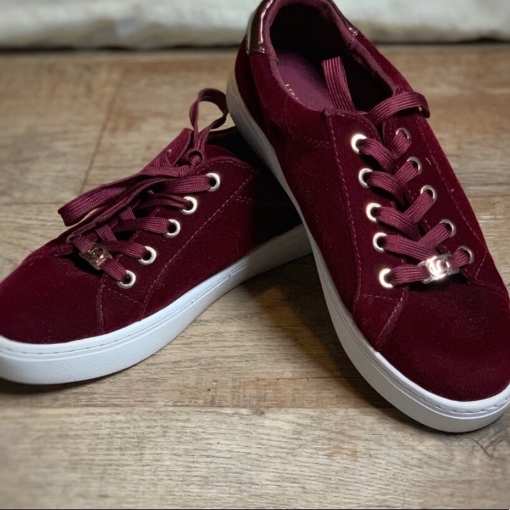 Liz Claiborne Velvet Tennis Shoes 6M